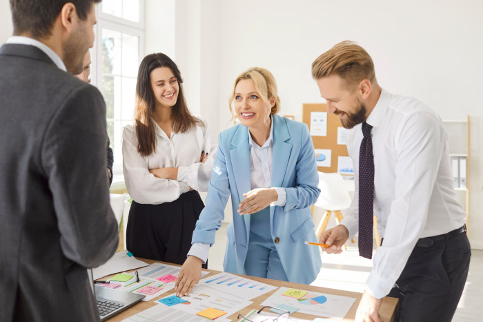 Team_meeting_with_postits.jpg